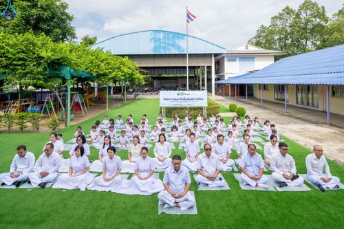 ภาพ No.86592:สมาชิก อบต.คลองสาม อ.คลองหลวง จ.ปทุมธานี เข้าร่วมโครงการสมาธิเพื่อสันติภาพโลก รวมใจนั่งสมาธิสร้างสันติภาพโลก 1 ล้านคน สร้างสถิติโลกกับ Guinness World Records เมื่อวันที่ 24 สิงหาคม พ.ศ.2566