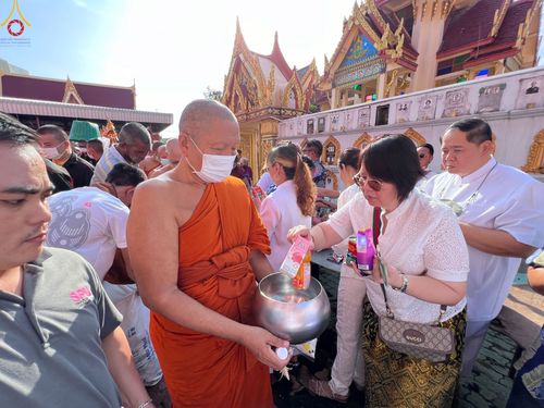 ภาพ No.92787:พิธีประเพณีตักบาตรเทโวโรหณะ พิธีทอดกฐิน และพิธีกรานกฐิน ณ วัดบางบัว แขวงอนุสาวรีย์ เขตบางเขน กรุงเทพมหานคร วันที่ 5 พฤศจิกายน พ.ศ. 2566