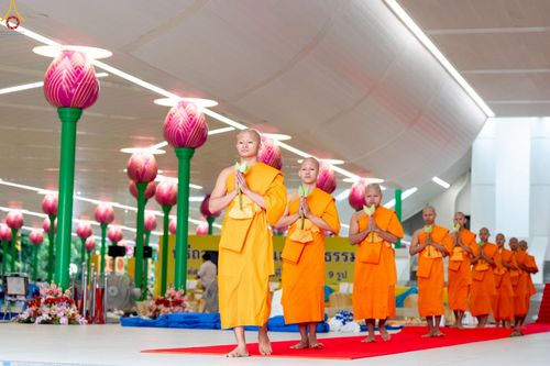 ภาพ No.227316:วันเสาร์ที่ 31 พฤษภาคม พ.ศ. 2568 พิธีเวียนประทักษิณรอบพระอุโบสถ ในพิธีอุปสมบท สามเณรเตรียม DCI รุ่นที่ 22 ณ อุโบสถพระไตรปิฎก วัดพระธรรมกาย