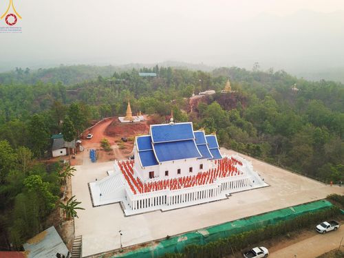 ภาพ No.136936:Photo Story  มหัศจรรย์วัดดงดินแดง Episode 5 กิจกรรมถ่ายภาพหมู่ประวัติศาสตร์ และตักบาตรฉลองพระ-เณรกว่า 500 รูป วันที่ 6 เมษายน พ.ศ. 2567