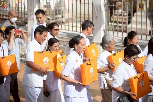 ภาพ No.276851:วันที่ 18 ตุลาคม พ.ศ. 2568 พิธีทอดกฐินสามัคคีทั่วไทย ณ วัดไตรรัตนาราม เขตบางเขน กรุงเทพฯ โดยคณะศิษยานุศิษย์ บูชาธรรม 81 ปี หลวงพ่อธัมมชโย