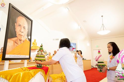 ภาพ No.251996:วันที่ 9 ตุลาคม พ.ศ. 2568 วัดพระธรรมกายซีลีคอนวัลเลย์ Dhammakaya Meditation Center Silicon Vally  เมืองมอแกนฮิลล์ รัฐเคลิฟอร์เนีย สหรัฐอเมริกา  ได้จัดงาน วันคล้ายวันเกิดด้วยรูปกายเนื้อ  พระมงคลเทพมุนี ครบ 141 ปี โดยมีกำหนดการช่วงเย็น พิธีมุทิตาสักการะพระ