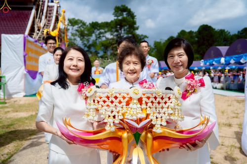 ภาพ No.258258:วันที่ 13 ตุลาคม พ.ศ. 2568 พิธีทอดกฐินสามัคคีทั่วไทย 30,000 วัด โดยคณะศิษยานุศิษย์ บูชาธรรม 81 ปี หลวงพ่อธัมมชโย ณ วัดทุ่งเจริญธรรม อ.อมก๋อย จ.เชียงใหม่