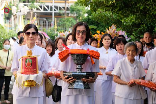 ภาพ No.182548:พิธีทอดกฐิน ณ วัดจันทร์นอก กรุงเทพมหานคร  ในโครงการทอดกฐินสามัคคีทั่วไทย 30,000 วัด บูชาธรรม 80 ปี หลวงพ่อธัมมชโย โดยคณะศิษยานุศิษย์วัดพระธรรมกาย วันที่ 10 พฤศจิกายน พ.ศ. 2567