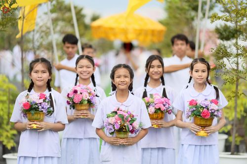 ภาพ No.272230:วันเสาร์ที่ 1 พฤศจิกายน พ.ศ. 2568 พิธีทอดกฐินสามัคคี สร้างกุฏิหมู่สามเณร ณ ศูนย์ปฏิบัติธรรมเบญจธรรม ปทุมธานี  ต.บ้านปทุม อ.สามโคก จ.ปทุมธานี