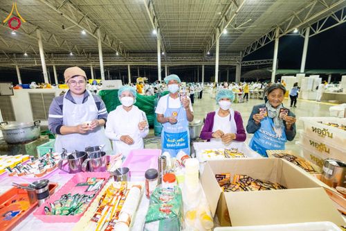 ภาพ No.203627:พิธีถวายภัตตาหารเป็นสังฆทาน แด่พระธรรมยาตรา ณ วัดพระธรรมกาย ตำบลคลองสาม อำเภอคลองหลวง จังหวัดปทุมธานี ในโครงการธรรมยาตรา กตัญญูบูชา มหาปูชนียาจารย์ พระมงคลเทพมุนี(สด จนฺทสโร) พระผู้ปราบมาร อนุสรณ์สถาน 7 แห่ง ปีที่ 13 วันที่ 30 มกราคม พ.ศ. 2568