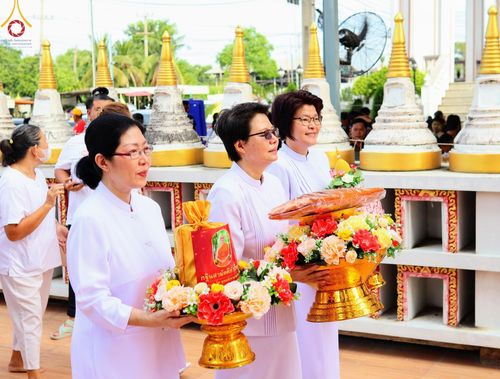 ภาพ No.170461:พิธีทอดกฐิน ณ วัดสุราษฎร์รังสรรค์ จ.ปทุมธานี ในโครงการกฐินสามัคคีทั่วไทย 30,000 วัด บูชาธรรม 80 ปี หลวงพ่อธัมมชโย โดยคณะศิษยานุศิษย์วัดพระธรรมกาย วันที่ 27 ตุลาคม พ.ศ. 2567