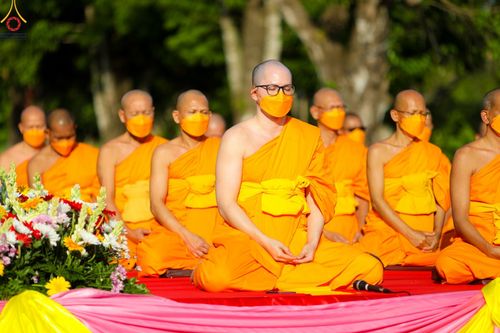 ภาพ No.103258:พิธีตักบาตรพระธรรมทายาท 1,000 รูป ณ มหาเจดีย์บุโรพุทโธ ประเทศอินโดนีเซีย ในวันที่ 20 ธันวาคม พ.ศ. 2566