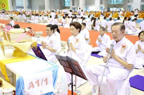 ภาพ No.236301:วันที่ 3 สิงหาคม พ.ศ. 2568 พิธีถวายมหาสังฆทานคณะสงฆ์ 2,000 กว่าวัดทั่วประเทศ ปีที่ 25 , พิธีถวายไทยธรรมคณะสงฆ์ 323 วัด 4 จังหวัดชายแดนภาคใต้ ณ วัดพระธรรมกาย