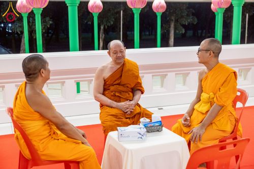 ภาพ No.231201:วันพฤหัสบดีที่ 3 กรกฏาคม พ.ศ. 2568 พิธีมุทิตาสักการะพระภิกษุนาคหลวง พระมหาพนาวัฒน์ ธมฺมนฺตคามี (จันทร์เผือก) เปรียญธรรม ๙ ประโยค ณ วัดพระธรรมกาย ปทุมธานี