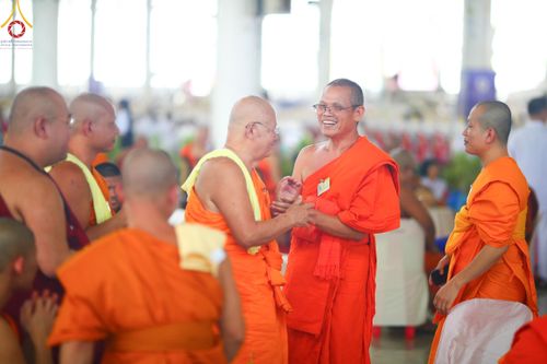 ภาพ No.59902:พิธีเจริญพระพุทธมนต์ "ฉลองอายุวัฒนมงคล 80 ปี หลวงพ่อธัมมชโย" พิธีถวายไทยธรรม คณะสงฆ์ 10,000 กว่าวัดทั่วประเทศ ในวันคุ้มครองโลก วันจันทร์ที่ 22 เมษายน พ.ศ. 2567 ณ สภาธรรมกายสากล วัดพระธรรมกาย จ.ปทุมธานี