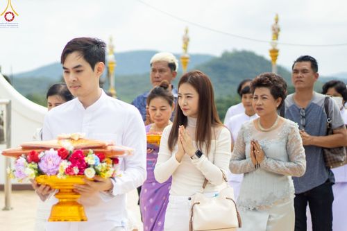 ภาพ No.94058:พิธีทอดกฐินสามัคคีทั่วไทย 5,000 วัด ณ วัดถ้ำมุนีนาถ ต.เกาะสำโรง อ.เมือง จ.กาญจนบุรี วันที่ 12 พฤศจิกายน พ.ศ. 2566