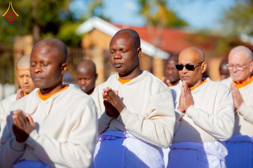 ภาพ No.231602:โครงการบรรพชาอุปสมบทหมู่ครั้งที่ 2 ณ วัดพระธรรมกายโจฮันเนสเบิร์ก ประเทศแอฟริกาใต้ วันอาทิตย์ 29 มิถุนายน พ.ศ. 2568
