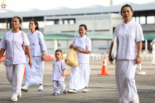 ภาพ No.235888:วันที่ 3 สิงหาคม พ.ศ. 2568 ภาพบรรยากาศ การต้อนรับปฎิสันถาร ของคณะสงฆ์ ในวันสมาธิโลก พิธีถวายมหาสังฆทาน 2,000 กว่าวัด ณ วัดพระธรรมกาย