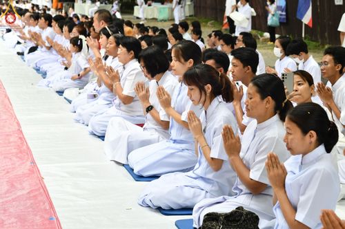 ภาพ No.143834:พิธีตัดปอยผม โครงการอุปสมบทหมู่ พระธรรมทายาทนานาชาติ (ภาษาจีน) รุ่นที่ 19 วันอาทิตย์ที่ 7 กรกฎาคม พ.ศ. 2567 ณ สนามหญ้า หน้าบ้านแก้วอาสาสมัคร วัดพระธรรมกาย