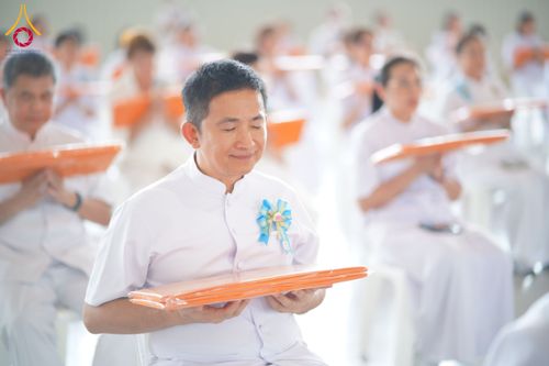 ภาพ No.134258:พิธีทอดผ้าป่าสมทบ มหาสังฆทาน 10,000 วัด ทั่วไทย วันอาทิตย์ต้นเดือนที่ 7 เมษายน พ.ศ.2567 ณ ห้องแก้วสารพัดนึก 1 สภาธรรมกายสากล  วัดพระธรรมกาย จ.ปทุมธานี