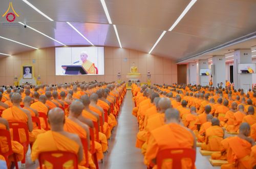 ภาพ No.161622:พิธีรับดวงแก้วนักเรียนบาลี ผู้สมัครสอบในนามวัดพระธรรมกาย วันพุธที่ 2 ตุลาคม พ.ศ. 2567 ณ เทวสภา อาคารร้อยปีคุณยายอาจารย์ฯ วัดพระธรรมกาย จ.ปทุมธานี