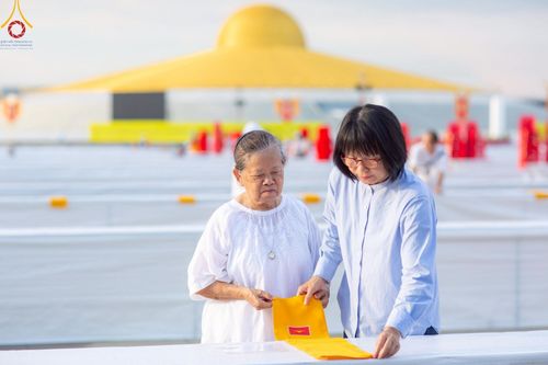 ภาพ No.218894:วันที่ 18-20 เมษายน พ.ศ. 2568 การเตรียมงานในลานธรรม , วิหารคด เพื่องานวันคุ้มครองโลก 22 เมษายน พศ. 2568