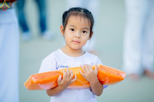 ภาพ No.214905:วันเสาร์ที่ 5 เมษายน พ.ศ. 2568 พิธีเวียนประทักษิณรอบพระมหาธรรมกายเจดีย์  พิธีวันทาเจดีย์ พิธีขอขมาและมอบผ้าไตร ในโครงการบรรพชาสามเณรฟื้นฟูพระพุทธศาสนาทั่วไทย , โครงการหน่อแก้วเปรียญธรรม รุ่นที่ 13 ,  โครงการสามเณรยุวธรรมทายาท รุ่นที่ 33 , โครงการสามเณรมั