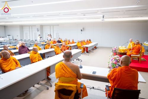 ภาพ No.222992:วันที่ 24 เมษายน พ.ศ. 2568 หลวงพ่อทัตตชีโวต้อนรับคณะสงฆ์ศรีลังกา ณ อาคาร 100 ปี คุณยายมหารัตนอุบาสิกาจันทร์ ขนนกยูง วัดพระธรรมกาย