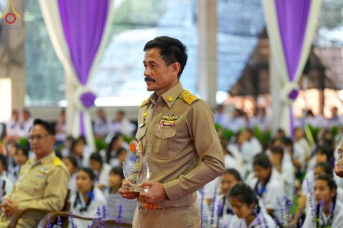 ภาพ No.125587:พิธีมอบโล่และทุนการศึกษา โครงการโรงเรียนส่งเสริมศีลธรรม  "นักบุญขุนเขา" ครั้งที่ ๒ ณ อาคารธรรมสภา วัดบ้านขุน ตำบลบ่อหลวง อำเภอฮอด จังหวัดเชียงใหม่ วันอังคารที่ ๒๗ กุมภาพันธ์ พ.ศ.๒๕๖๗