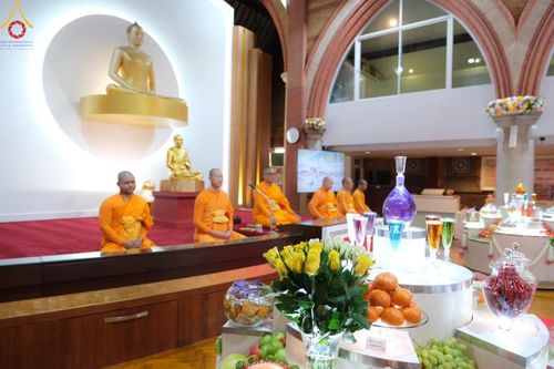 ภาพ No.159873:พิธีบูชาข้าวพระ วันอาทิตย์ต้นเดือน ณ วัดพระธรรมกายลอนดอน วันที่ 6 ตุลาคม พ.ศ. 2567