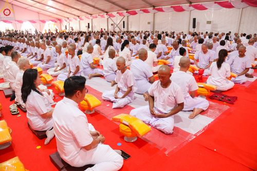 ภาพ No.103055:พิธีขอขมา มอบบาตรและผ้าไตร ธรรมทายาทชาวอินโดนีเซียกว่า 1,000 คน ณ มหาเจดีย์บุโรพุทโธ ประเทศอินโดนีเซีย ในวันที่ 19 ธันวาคม พ.ศ. 2566