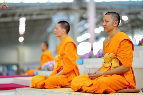 ภาพ No.219358:วันอังคารที่ 22 เมษายน พ.ศ. 2568 พิธีมอบปัจจัยช่วยเหลือครู 4 จังหวัดชายแดนภาคใต้ , พิธีกล่าวคำถวายอุปกรณ์ เพื่อเตรียมการต้อนรับคณะสงฆ์ฯ , พิธีกล่าวคำถวายภัตตาหารเป็นสังฆทาน , คณะสงฆ์ฉันภัตตาหารเพล  เนื่องในวันคุ้มครองโลก พิธีถวายมหาสังฆทานแด่คณะสงฆ์