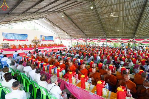 ภาพ No.152325:พิธีถวายมหาสังฆทานแด่พระภิกษุสงฆ์จำนวน 400 รูป ปีที่ 20 ณ ศูนย์อบรมเยาวชนผาสุกวนิช จ.ราชบุรี วันเสาร์ที่ 31 สิงหาคม พ.ศ. 2567