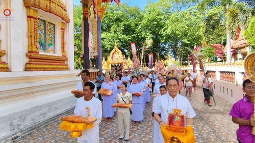 ภาพ No.169846:พิธีทอดกฐิน ณ วัดบ้านพระครูน้อย จ.บุรีรัมย์ ในโครงการกฐินสามัคคีทั่วไทย 30,000 วัด บูชาธรรม 80 ปี หลวงพ่อธัมมชโย โดยคณะศิษยานุศิษย์วัดพระธรรมกาย วันที่ 26 ตุลาคม พ.ศ. 2567