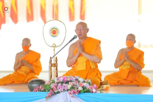 ภาพ No.80781:พิธีตักบาตร , พิธีบูชาข้าวพระในวันอาทิตย์ต้นเดือน วันที่ 7 พฤษภาคม พ.ศ. 2566 ณ วัดพระธรรมกาย