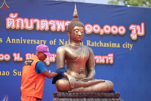 ภาพ No.126725:V.30 เต็มที่ เพื่อโคราช การเตรียมงาน ปฏิบัติงาน และเก็บงาน ของเจ้าหน้าที่หน่วยงานต่างๆ ทุกภาคส่วน เพื่อพิธีทำบุญเมืองนครราชสีมา ฉลอง 556 ปี ตักบาตรพระ 10,000 รูป ในวันเสาร์ที่ 2 มีนาคม พ.ศ.2567 ณ อนุสาวรีย์ท้าวสุรนารี จ.นครราชสีมา จัดโดย คณะสงฆ์จังหวัดนค