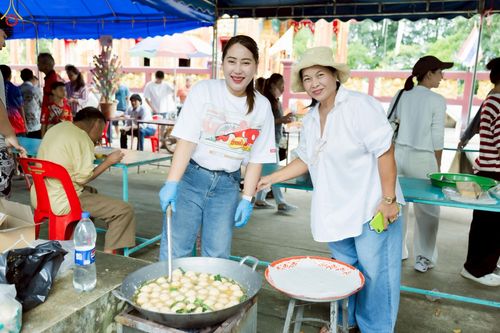 ภาพ No.268954:วันที่ 25 ตุลาคม พ.ศ. 2568 พิธีทอดกฐินสามัคคีทั่วไทย ณ วัดท่าโป๊ะ จ.กาญจนบุรี โดยคณะศิษยานุศิษย์ บูชาธรรม 81 ปี หลวงพ่อธัมมชโย