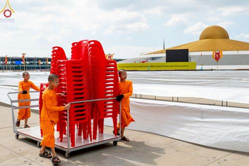 ภาพ No.218737:วันศุกร์ที่ 18 เมษายน พ.ศ. 2568 การเตรียมงานในลานธรรม , พระมหาธรรมกายเจดีย์ เพื่องานวันคุ้มครองโลก 22 เมษายน พ.ศ. 2568