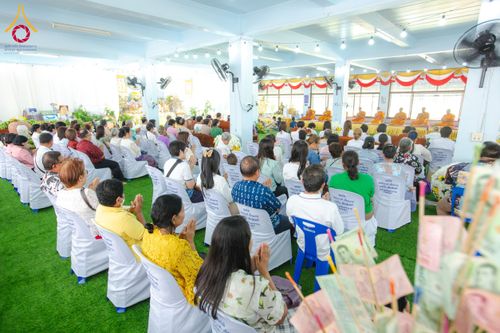 ภาพ No.175138:พิธีทอดกฐิน วัดโบสถ์อินทราราม ต.หัวรอ จ.พระนครศรีอยุธยา ในโครงการกฐินสามัคคีทั่วไทย 30,000 วัด บูชาธรรม 80 ปี หลวงพ่อธัมมชโย โดยคณะศิษยานุศิษย์วัดพระธรรมกาย วันที่ 10 พฤศจิกายน พ.ศ. 2567