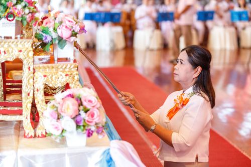 ภาพ No.197310:พิธีเจริญพระพุทธมนต์ ปฏิบัติธรรม มอบทุนการศึกษา ถวายสังฆทาน 108 วัด เพื่อถวายเป็นพุทธบูชา และขับเคลื่อนโครงการหมู่บ้านรักษาศีล 5 โดยคณะสงฆ์จังหวัดนนทบุรี คณะศิษยานุศิษย์วัดพระธรรมกาย โครงการธรรมยาตรา ปีที่ 13 ณ วัดตะเคียน อ.บางกรวย จ.นนทบุรี