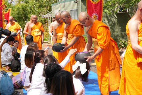 ภาพ No.99521:งานบุญพิธีทอดกฐินสามัคคี มหากาลทาน วัดพระธรรมกายซิดนีย์ เพื่อขยายอาคารปฏิบัติธรรม คุณยายอาจารย์มหารัตนอุบาสิกาจันทร์ ขนนกยูง วันที่ 12 พฤศจิกายน พ.ศ. 2566