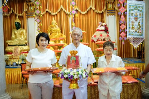 ภาพ No.171965:พิธีทอดกฐิน ณ วัดทินกรนิมิต จ.นนทบุรี ในโครงการกฐินสามัคคีทั่วไทย 30,000 วัด บูชาธรรม 80 ปี หลวงพ่อธัมมชโย โดยคณะศิษยานุศิษย์วัดพระธรรมกาย วันที่ 27 ตุลาคม พ.ศ. 2567