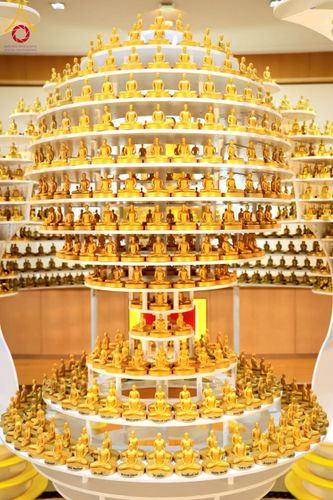 ภาพ No.213388:วันอาทิตย์ที่ 16 มีนาคม พ.ศ. 2568 พิธีบุพเปตพลี, ถวายภัตตาหาร, ปล่อยปลา วัดพระธรรมกายคานากาว่า ประเทศญี่ปุ่น