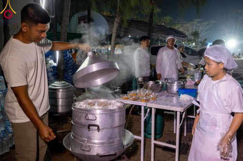 ภาพ No.111803:พิธีถวายภัตตาหารเป็นสังฆทาน แด่คณะพระธรรมยาตราฯ ในโครงการธรรมยาตรา กตัญญูบูชา มหาปูชนียาจารย์ พระมงคลเทพมุนี(สด จนฺทสโร) พระผู้ปราบมาร อนุสรณ์สถาน 7 แห่ง ปีที่ 12 วันที่ 14 มกราคม พ.ศ. 2567 ณ อนุสรณ์สถานมหาวิหารพระมงคลเทพมุนี  (โลตัสแลนด์) อ.สองพี่น้อง จ