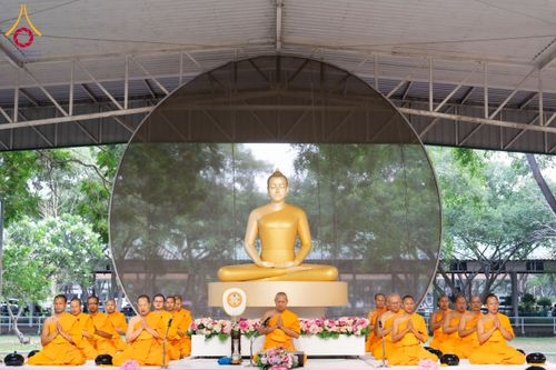 ภาพ No.61212:พิธีตักบาตรฉลองพระใหม่ รุ่นบูชาธรรมโครงการ 1-2 โครงการบรรพชาอุปสมบทหมู่ธรรมทายาท บูชาธรรมหลวงพ่อธัมมชโย 80 ปี ณ โถงช้างสำนักงานใหญ่ วัดพระธรรมกาย วันที่ 20 เมษายน พ.ศ. 2567