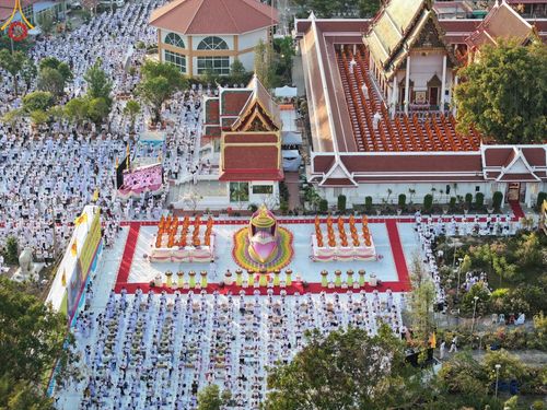 ภาพ No.194782:พิธีจุดประทีปถวายเป็นพุทธบูชา และบูชาธรรมมหาปูชนียาจารย์ ณ วัดสองพี่น้อง ต.ต้นตาล อ.สองพี่น้อง จ.สุพรรณบุรี ในโครงการธรรมยาตรา กตัญญูบูชา มหาปูชนียาจารย์ พระมงคลเทพมุนี(สด จนฺทสโร) พระผู้ปราบมาร อนุสรณ์สถาน 7 แห่ง ปีที่ 13 วันที่ 14 มกราคม พ.ศ. 2568