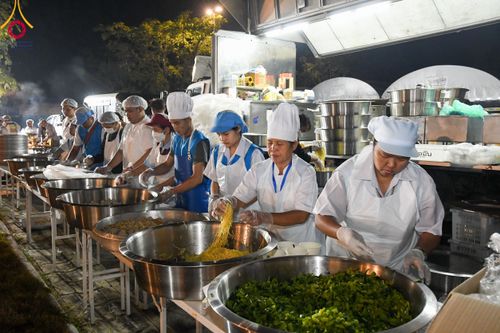 ภาพ No.108408:ถวายภัตตาหารเป็นสังฆทาน แด่คณะพระธรรมยาตราฯ ในโครงการธรรมยาตรากตัญญูบูชา มหาปูชนียาจารย์ พระมงคลเทพมุนี(สด จนฺทสโร) พระผู้ปราบมาร อนุสรณ์สถาน 7 แห่ง ปีที่ 12 วันที่ 7 มกราคม พ.ศ. 2567 ณ อนุสรณ์สถานโลตัสแลนด์ จ.สุพรรณบุรี