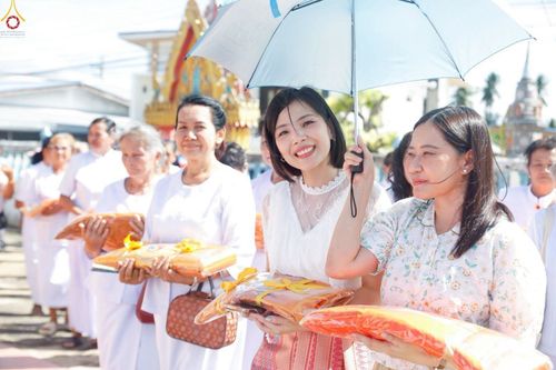 ภาพ No.257104:วันที่ 17 ตุลาคม พ.ศ. 2568 พิธีทอดกฐินสามัคคีทั่วไทย 30,000 วัด โดยคณะศิษยานุศิษย์ บูชาธรรม 81 ปี หลวงพ่อธัมมชโย ณ วัดใหม่คูเมือง อ.เดิมบางนางบวช จ.สุพรรณบุรี