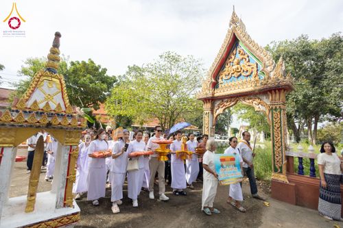 ภาพ No.175663:พิธีทอดกฐิน วัดตะเคียนทอง จ.สุพรรณบุรี ในโครงการกฐินสามัคคีทั่วไทย 30,000 วัด บูชาธรรม 80 ปี หลวงพ่อธัมมชโย โดยคณะศิษยานุศิษย์วัดพระธรรมกาย วันที่ 9 พฤศจิกายน พ.ศ. 2567