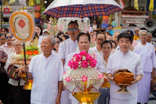 ภาพ No.178737:พิธีทอดกฐิน ณ วัดทับกระดาน จ.สุพรรณบุรี ในโครงการกฐินสามัคคีทั่วไทย 30,000 วัด บูชาธรรม 80 ปี หลวงพ่อธัมมชโย โดยคณะศิษยานุศิษย์วัดพระธรรมกาย วันที่ 15 พฤศจิกายน พ.ศ. 2567