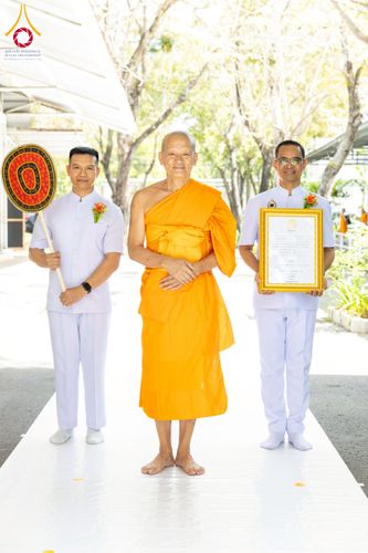 ภาพ No.276643:วันเสาร์ที่ 6 ธันวาคม พ.ศ. 2568 พิธีมุทิตาสักการะ เนื่องในโอกาสที่พระเดชพระคุณพระพรหมดิลก เจ้าอาวาสวัดสามพระยา วรวิหาร เมตตาเป็นประธานในพิธีตั้งฐานานุกรมใน พระราชวิเทศวชิรเวที (บัณฑิต วรปญฺโญ) ผู้ช่วยเจ้าอาวาสวัดพระธรรมกาย (ไวโรจน์ วิโรจโน) ผู้ช่วยเจ้าอา
