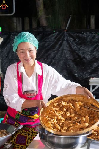 ภาพ No.189368:พิธีถวายภัตตาหารเป็นสังฆทาน แด่พระธรรมยาตรา ในโครงการธรรมยาตรา กตัญญูบูชา มหาปูชนียาจารย์ พระมงคลเทพมุนี(สด จนฺทสโร) พระผู้ปราบมาร อนุสรณ์สถาน 7 แห่ง ปีที่ 13 ณ อนุสรณ์สถานมหาวิหารพระมงคลเทพมุนี (โลตัสแลนด์) อ.สองพี่น้อง จ.สุพรรณบุรี วันที่ 5 มกราคม 2568