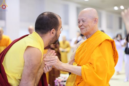 ภาพ No.124594:พิธีมอบโล่วัชรเกียรติยศ โครงการตอบปัญหาศีลธรรมเพื่อสันติภาพโลก (World-PEC) ต่างประเทศ ครั้งที่ 17 ณ ห้องแก้วสารพัดนึก 1 วัดพระธรรมกาย ในวันมาฆบูชา เสาร์ที่ 24 กุมภาพันธ์ พ.ศ. 2567