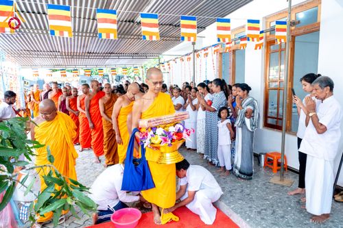 ภาพ No.175815:พิธีทอดผ้าป่าสมทบกฐิน ณ วัดศรีสุมนะ วิเวกรามายา เมืองมาตะเล ศรีลังกา โดยมูลนิธิธรรมกาย ในนามหลวงพ่อธัมมชโย วันที่ 8 พฤศจิกายน พ.ศ. 2567